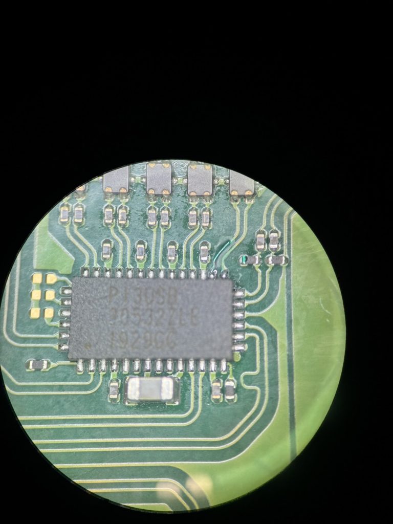 新しい P13USB チップを取り付けた基板