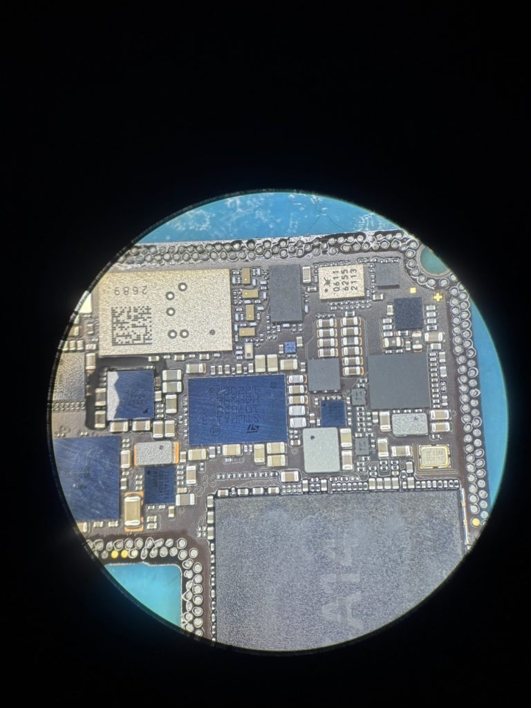 iPhone 12 Pro Max 発熱していたチップ