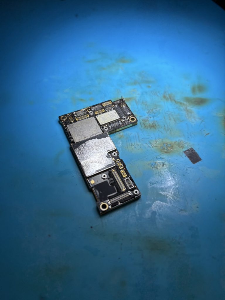 iPhone 12 Pro Max 再び接合した基板