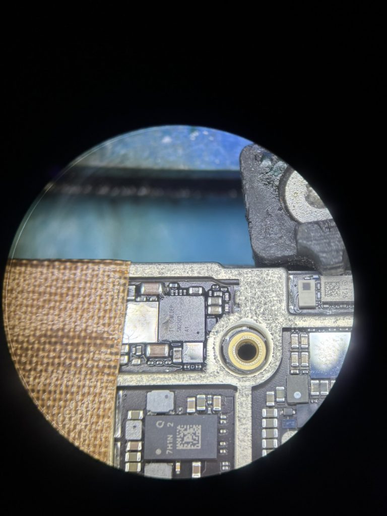 iPhone SE 第2世代 サーモグラフィーで発熱箇所を確認