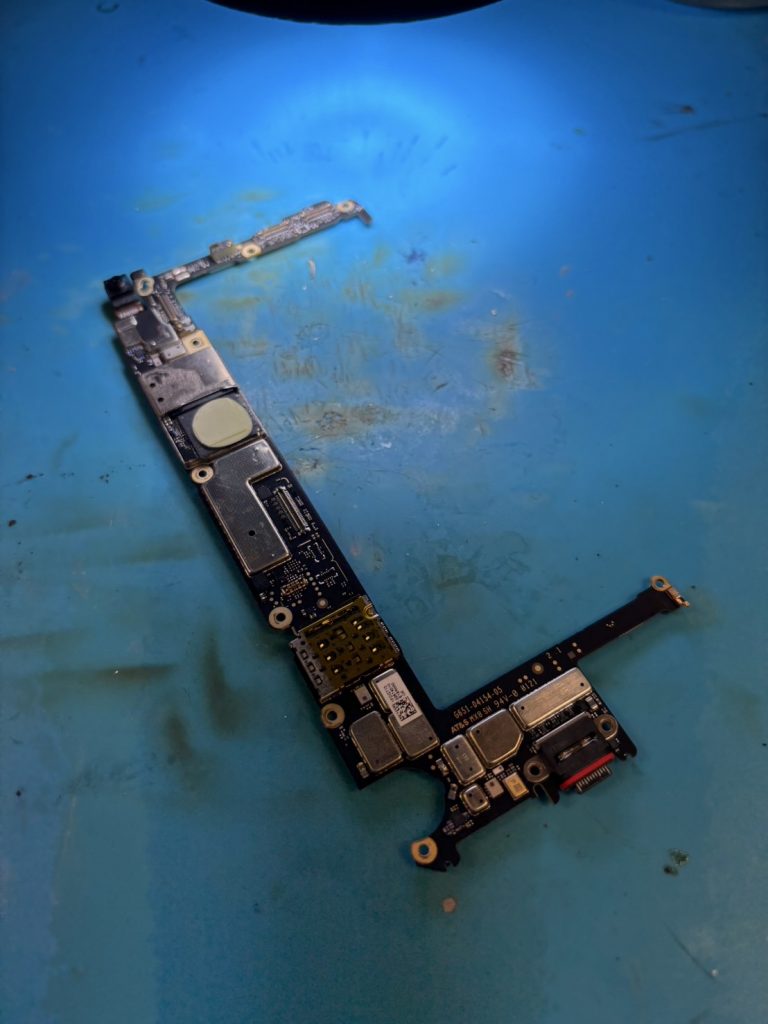 Google Pixel 5 突発的起動不良の基板修理事例CPUはんだクラック修理によるデータ復旧成功