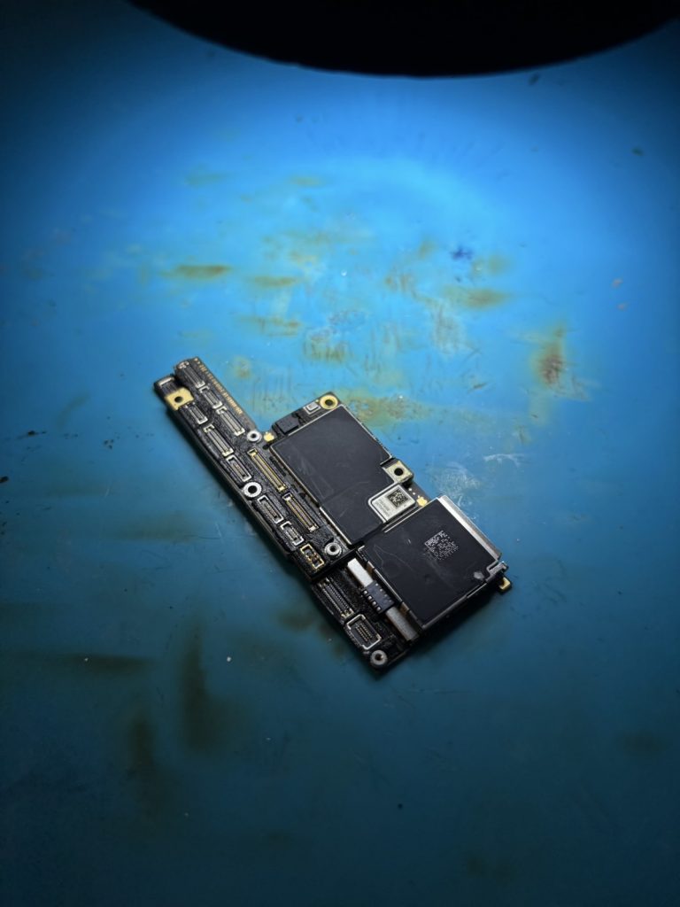 iPhoneX突発的起動不良の原因と基板修理による完全復旧 – 埼玉県熊谷市ストックリペア郵送修理
