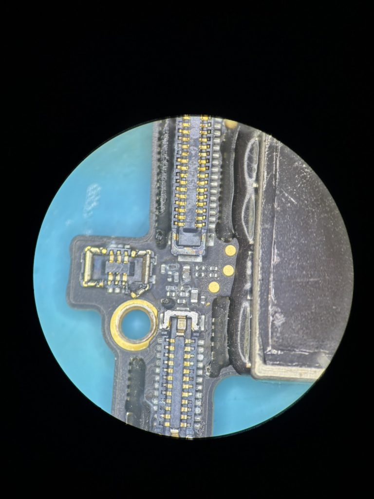 iPhone SE 第2世代 水没した基板の腐食