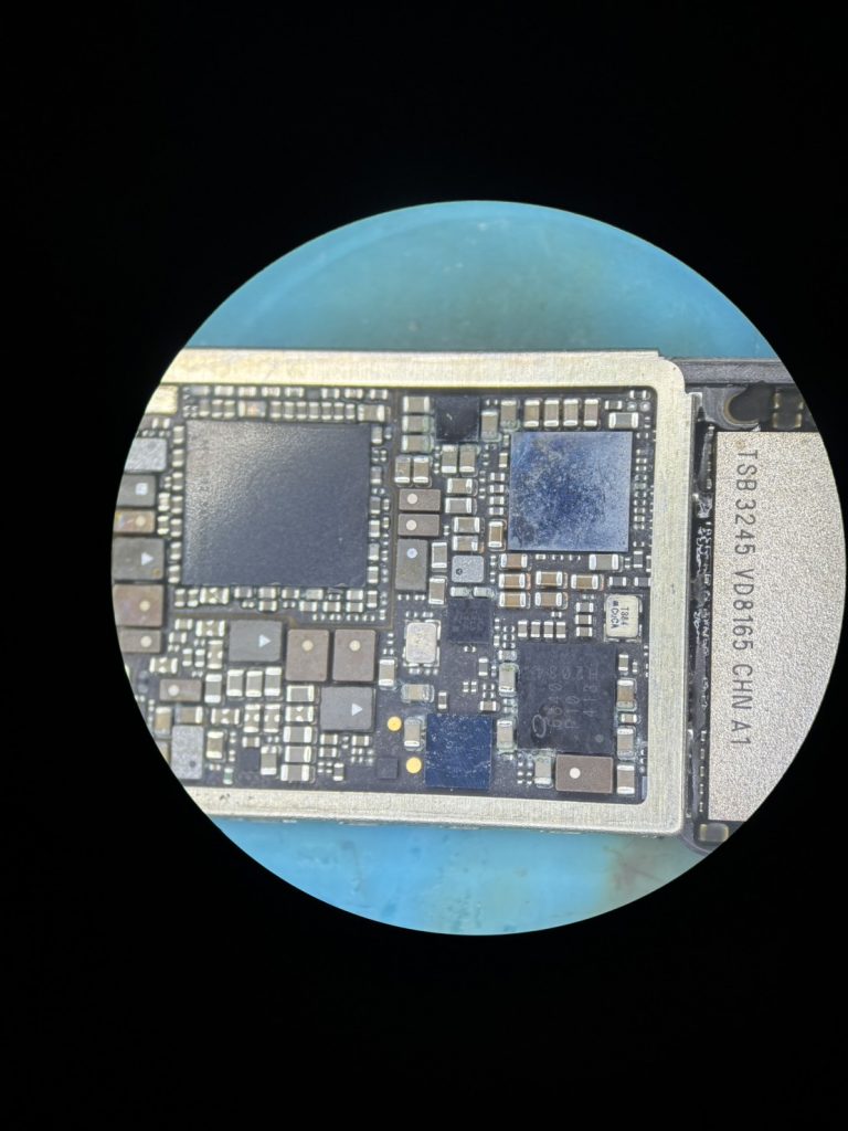 iPhone SE 第2世代 基板全体に広がった腐食