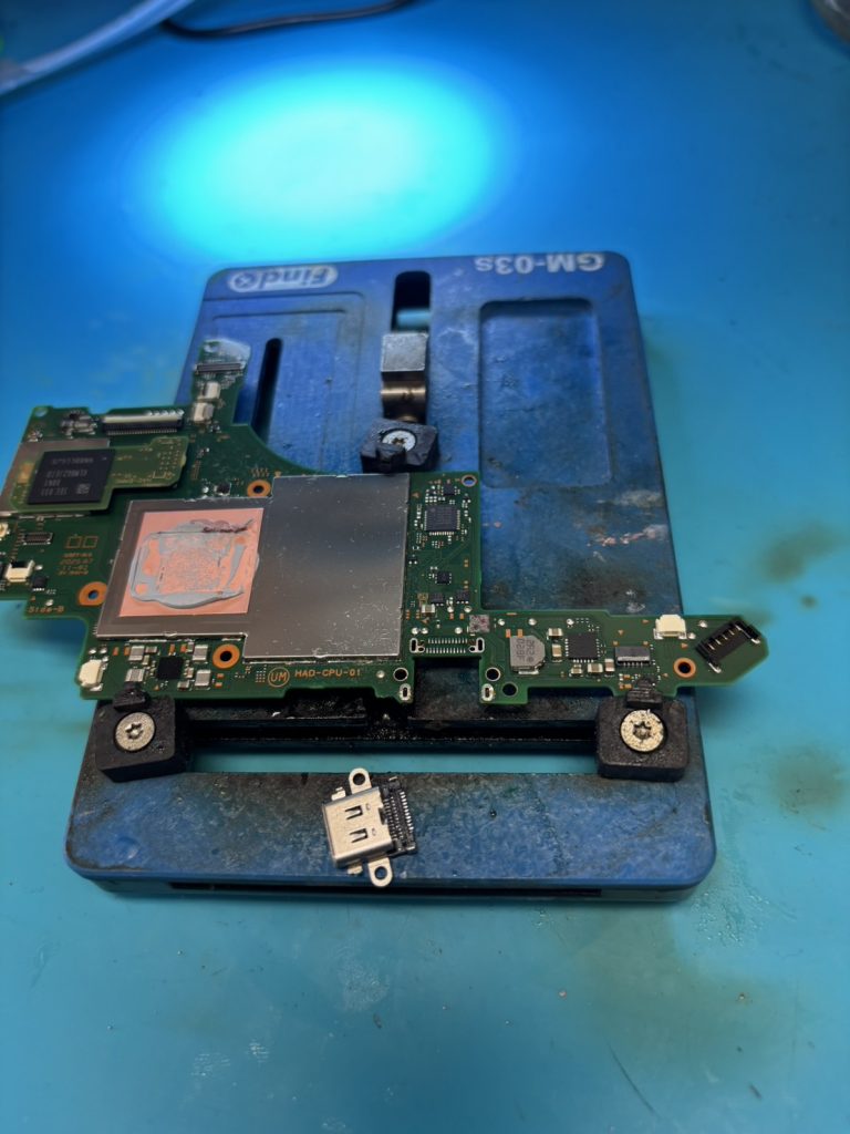 Nintendo Switch ドックコネクタの交換