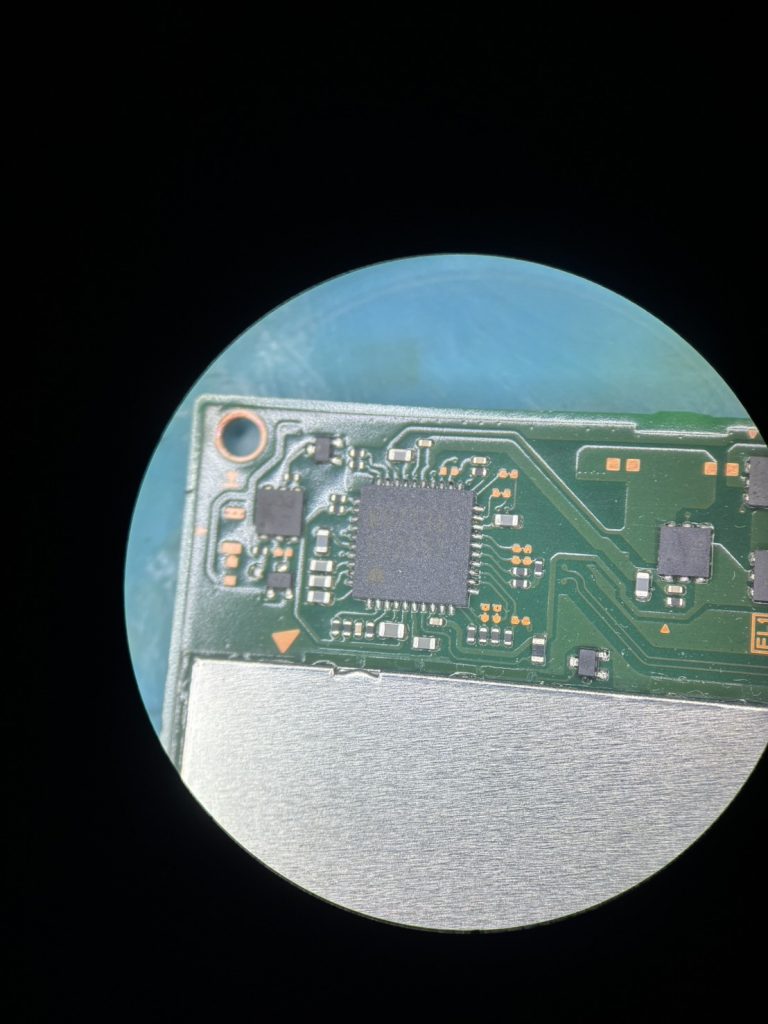 Nintendo Switch 充電管理チップの交換作業