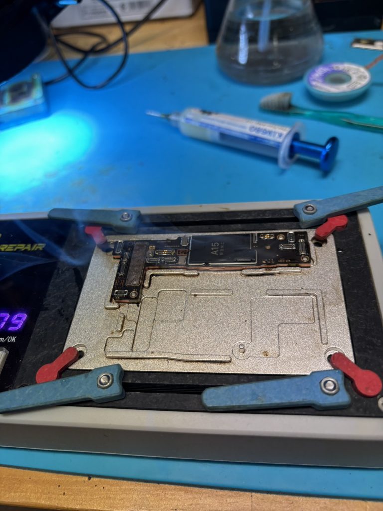 iPhone14基板修理
