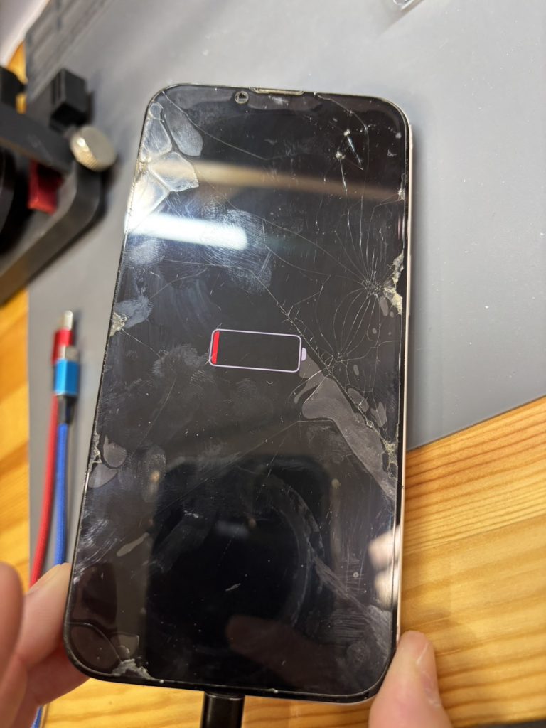 iPhone 13 修理後に充電マークが表示