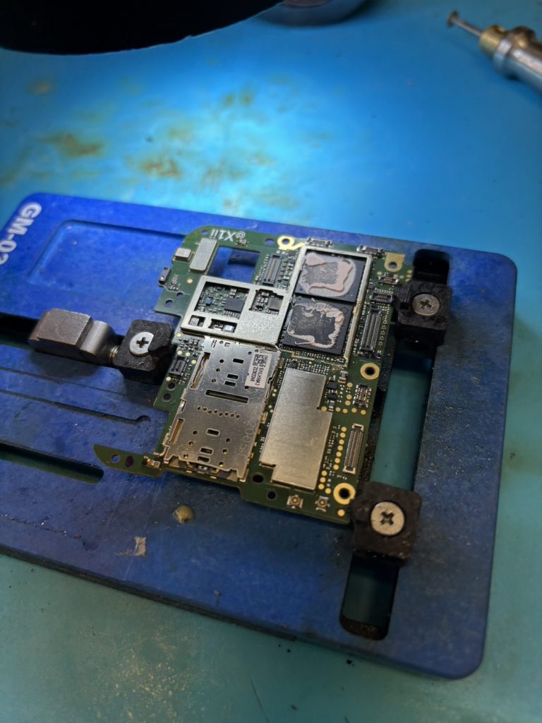 AQUOS wish2 基板のCPU部分