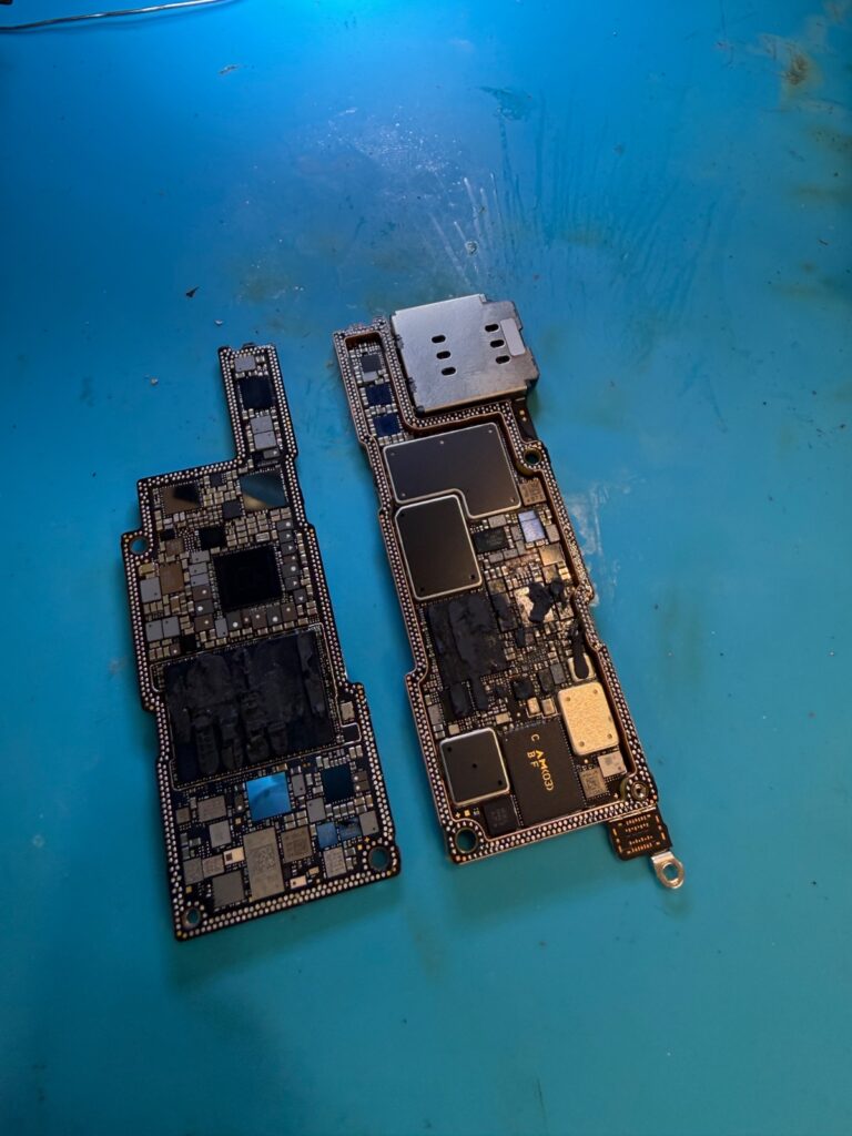 iPhone 14 Pro Max 分解・基板 分離後の基板