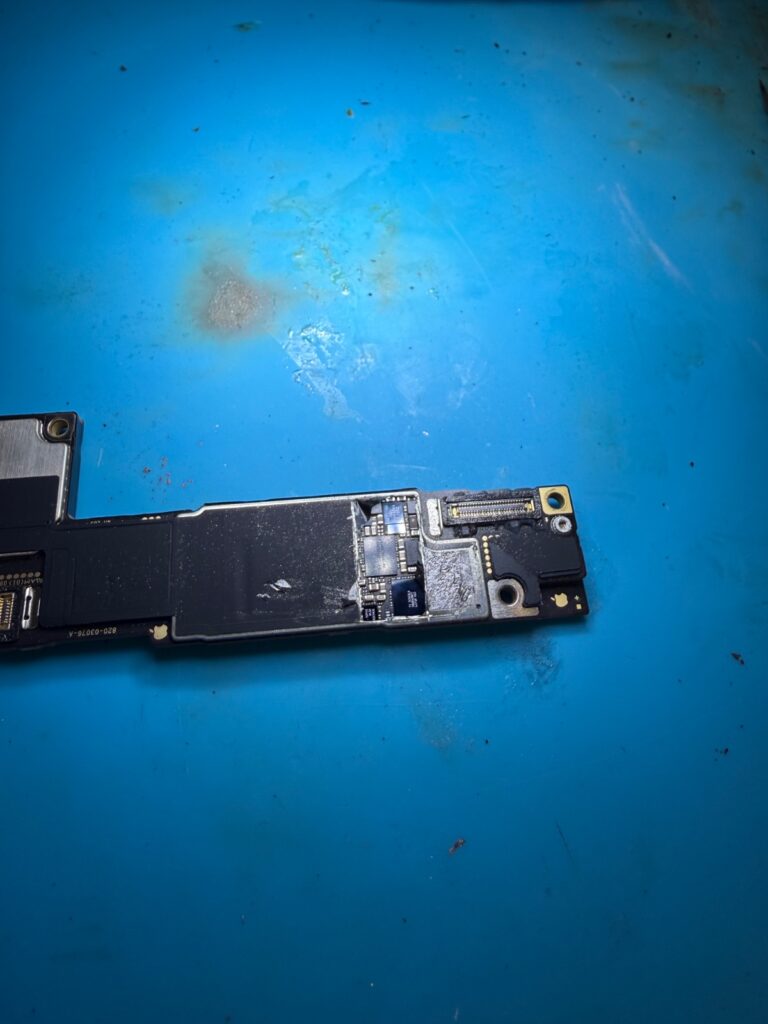 iPhone 15 症状・外観 基板 シールドカット