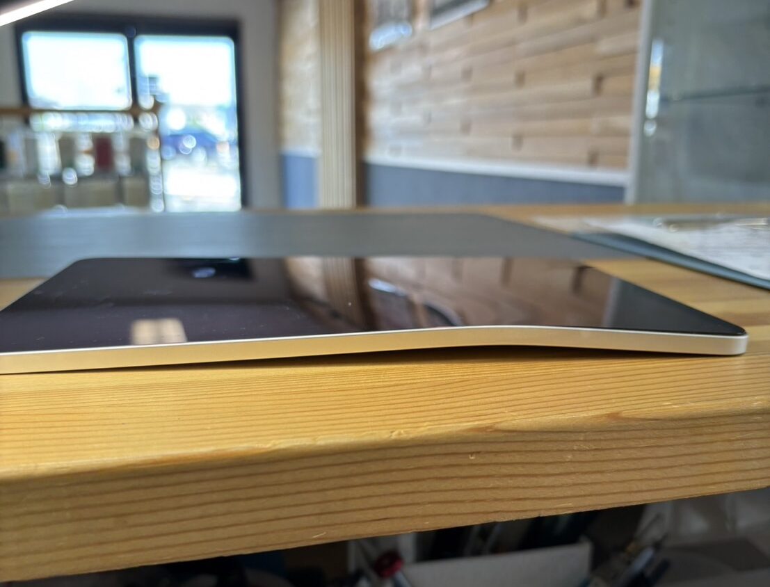 iPadAir5バッテリー交換&フレーム矯正【iPad修理熊谷】