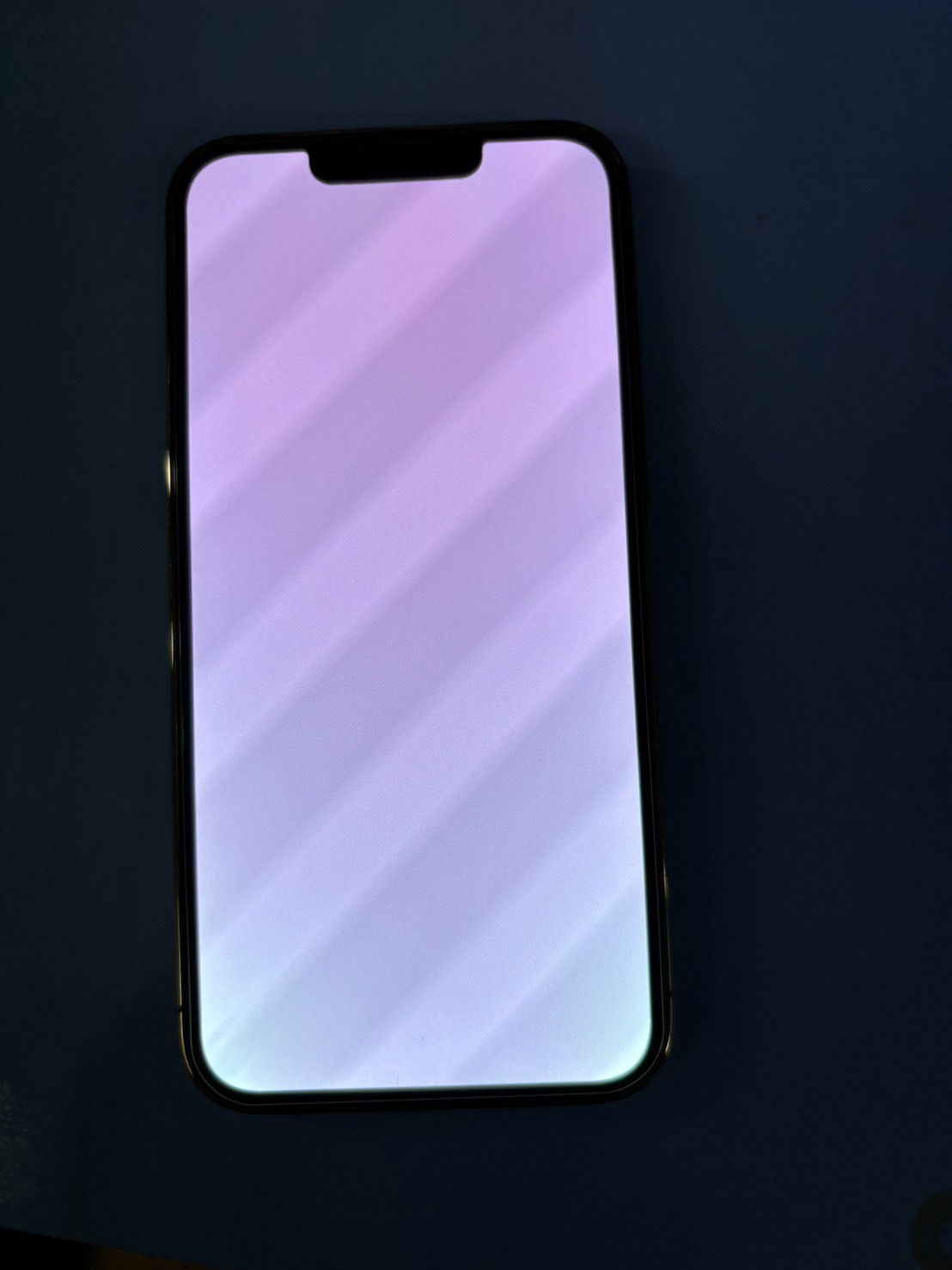 iPhone13Pro急に画面が真っ白になった画面修理【iPhone修理熊谷】