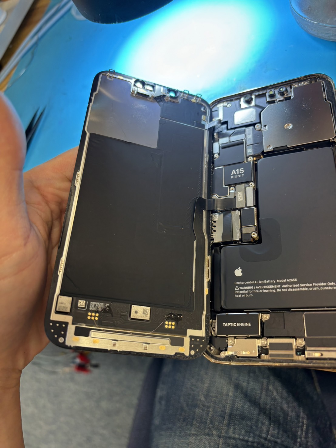 iPhone13Pro急に画面が真っ白になった画面修理【iPhone修理熊谷】