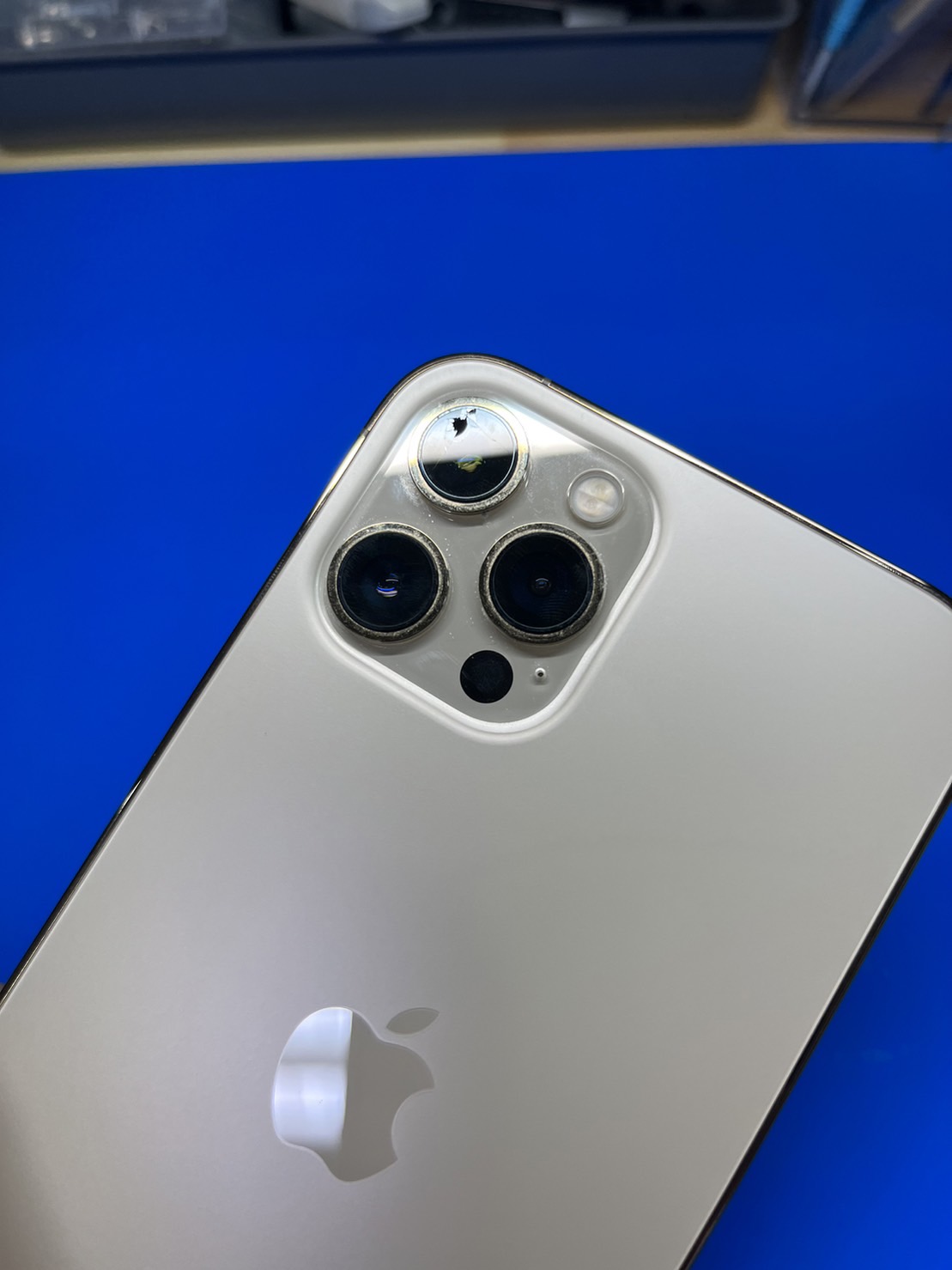 iPhone12proアウトカメラレンズが割れてしまった【iPhone修理熊谷】