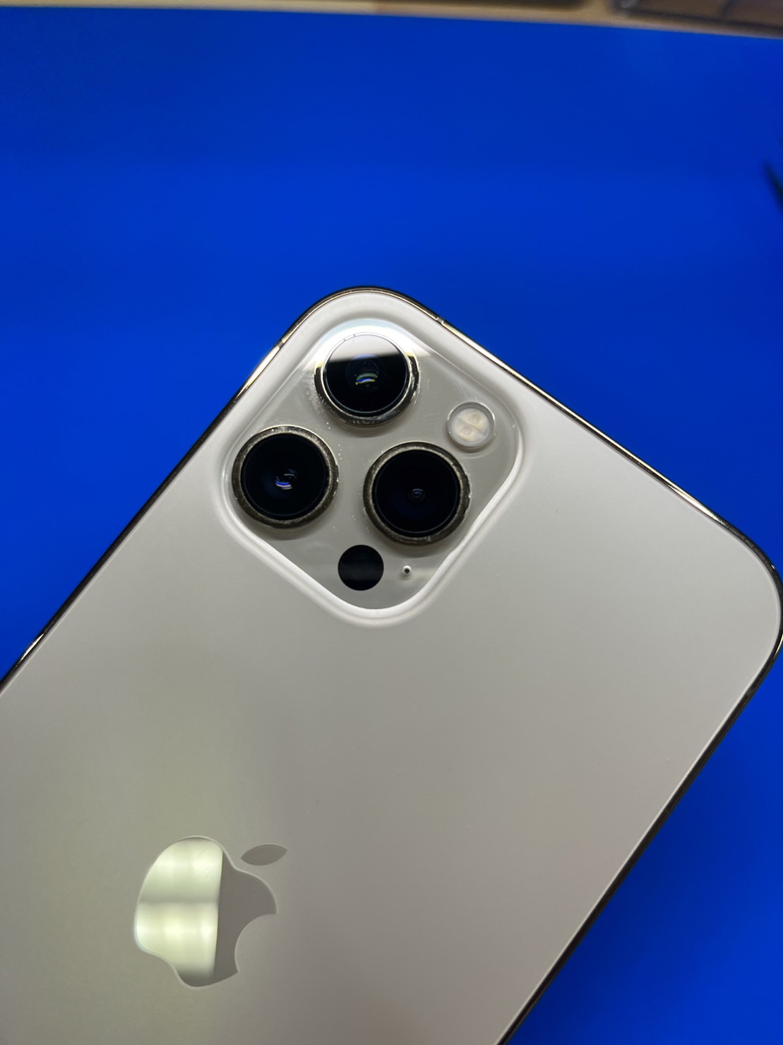 iPhone12proアウトカメラレンズが割れてしまった【iPhone修理熊谷】