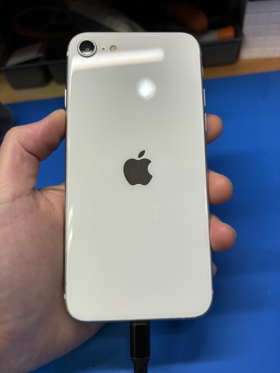 iPhoneSE2背面ガラスが割れてしまった【iPhone修理熊谷】