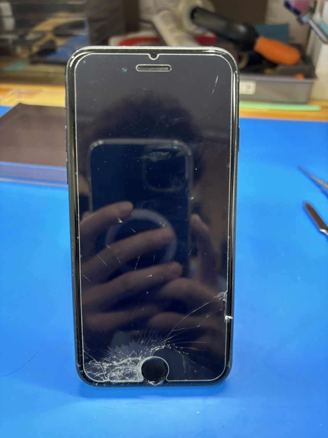 iPhoneSE3画面が割れてしまった【iPhone修理熊谷】