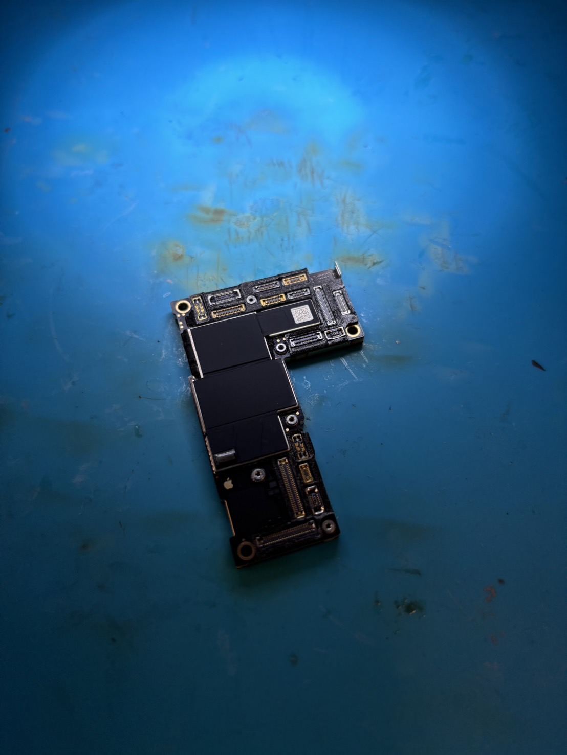 iPhone12Promax突然起動しなくなった【iPhone基板修理熊谷】
