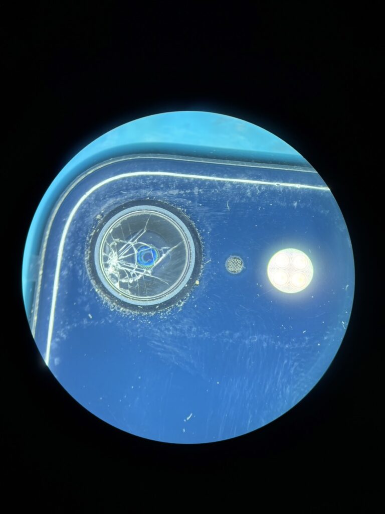iPhoneSE3レンズ割れ