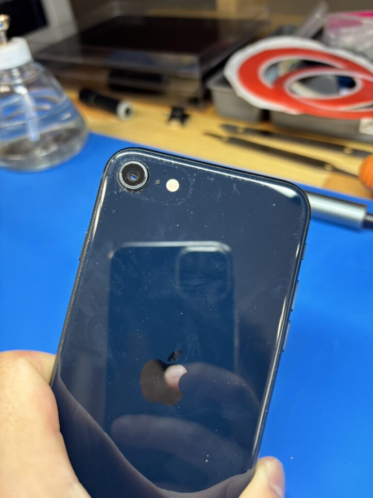 iPhoneSE3レンズ割れ修理