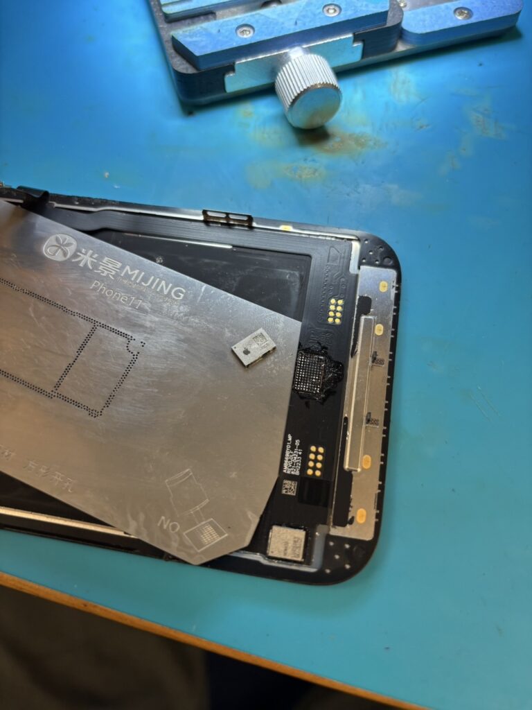 iPhone画面icチップ