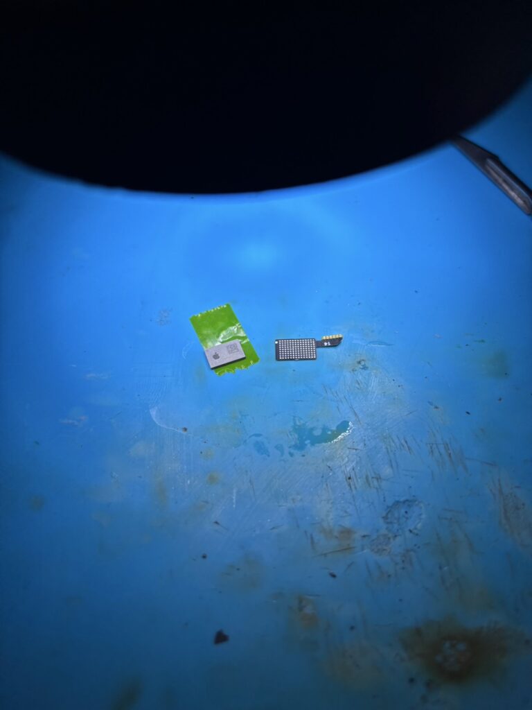 iPhone画面icチップ